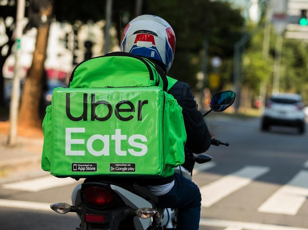 Uber Eats deixará de entregar comidas no Brasil
